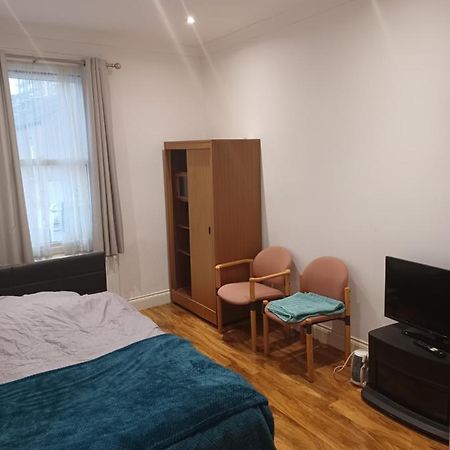 Beautiful Room In Lovely Flat Londra Esterno foto