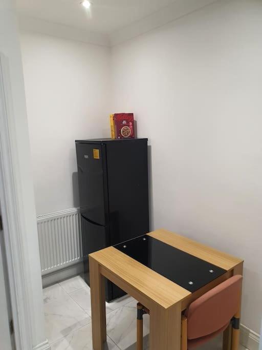 Beautiful Room In Lovely Flat Londra Esterno foto
