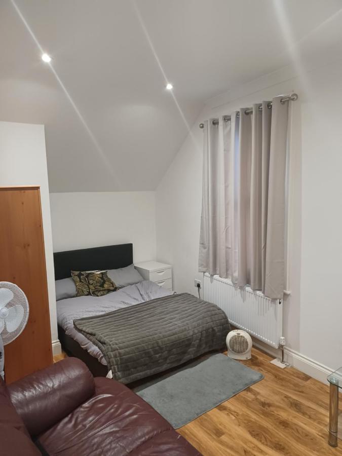 Beautiful Room In Lovely Flat Londra Esterno foto